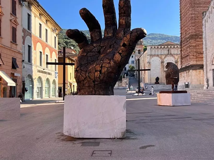 Immagine 1 di Attività commerciale in vendita  a Pietrasanta