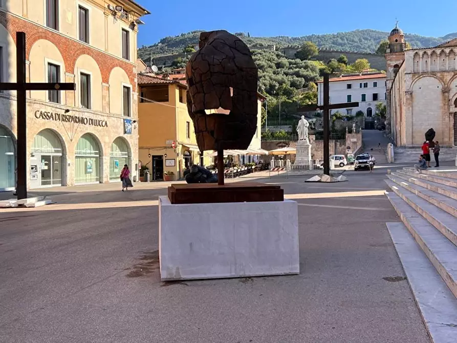 Immagine 2 di Attività commerciale in vendita  a Pietrasanta