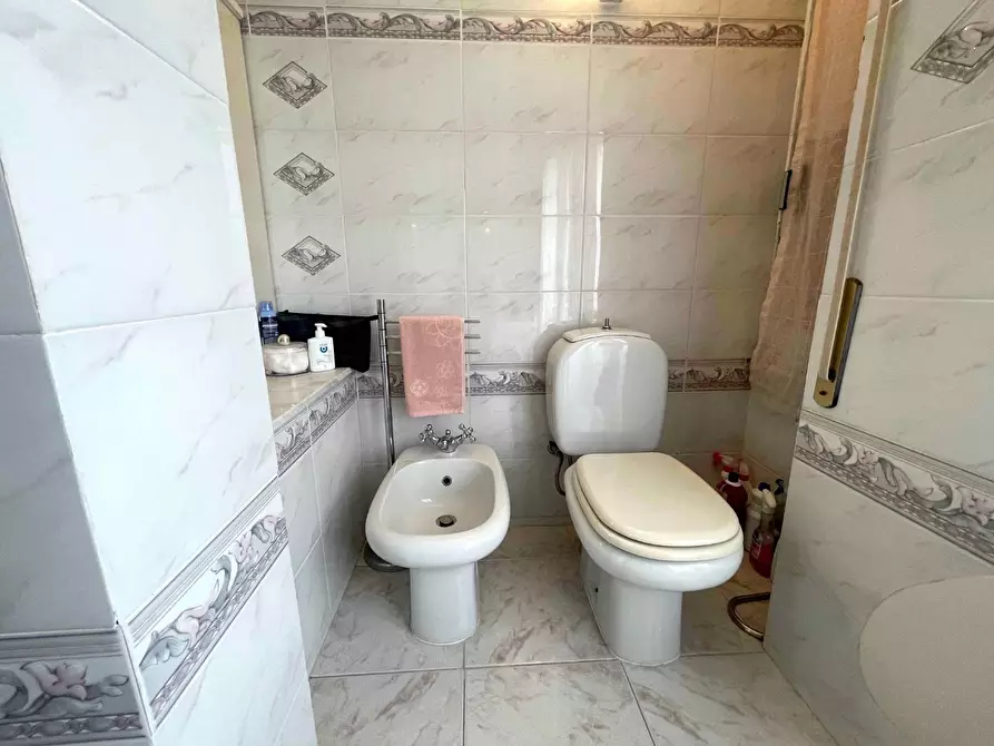 Immagine 21 di Appartamento in vendita  a Carro