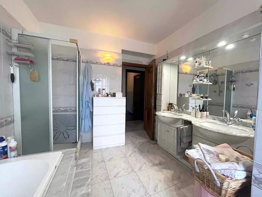 Immagine 20 di Appartamento in vendita  a Carro