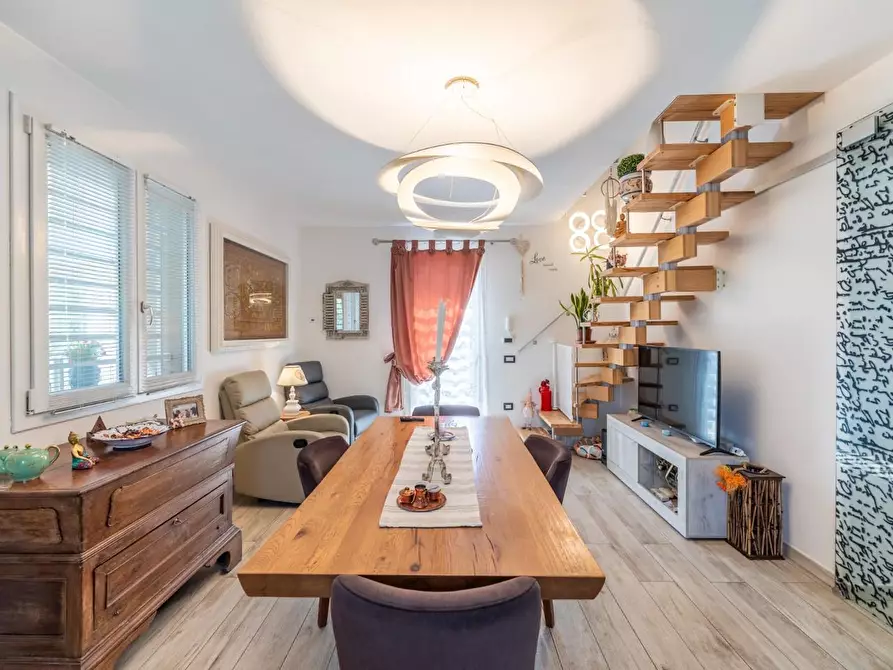 Immagine 8 di Casa indipendente in vendita  a Pontedera