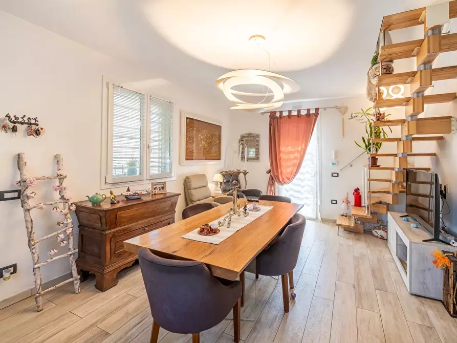 Immagine 9 di Casa indipendente in vendita  a Pontedera