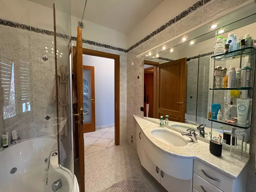 Immagine 31 di Villa in vendita  a Montespertoli