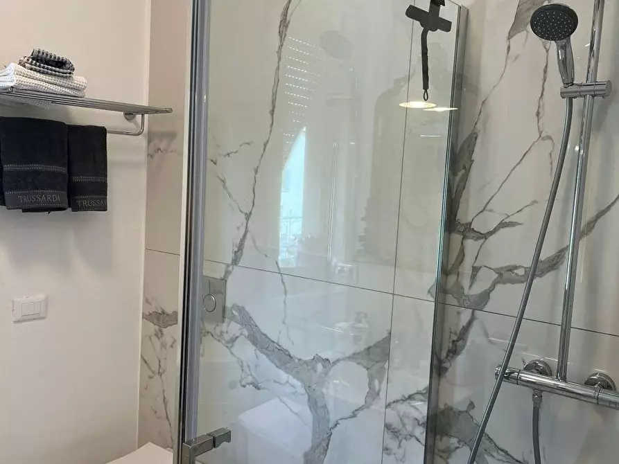 Immagine 11 di Porzione di casa in vendita  a Massa