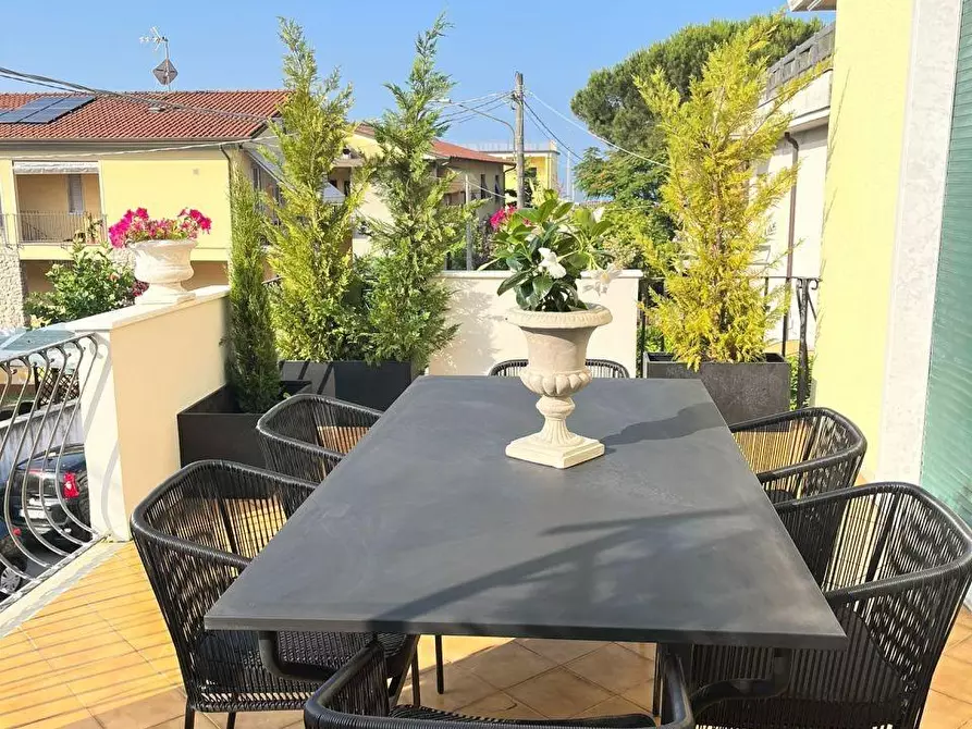 Immagine 1 di Porzione di casa in vendita  a Massa