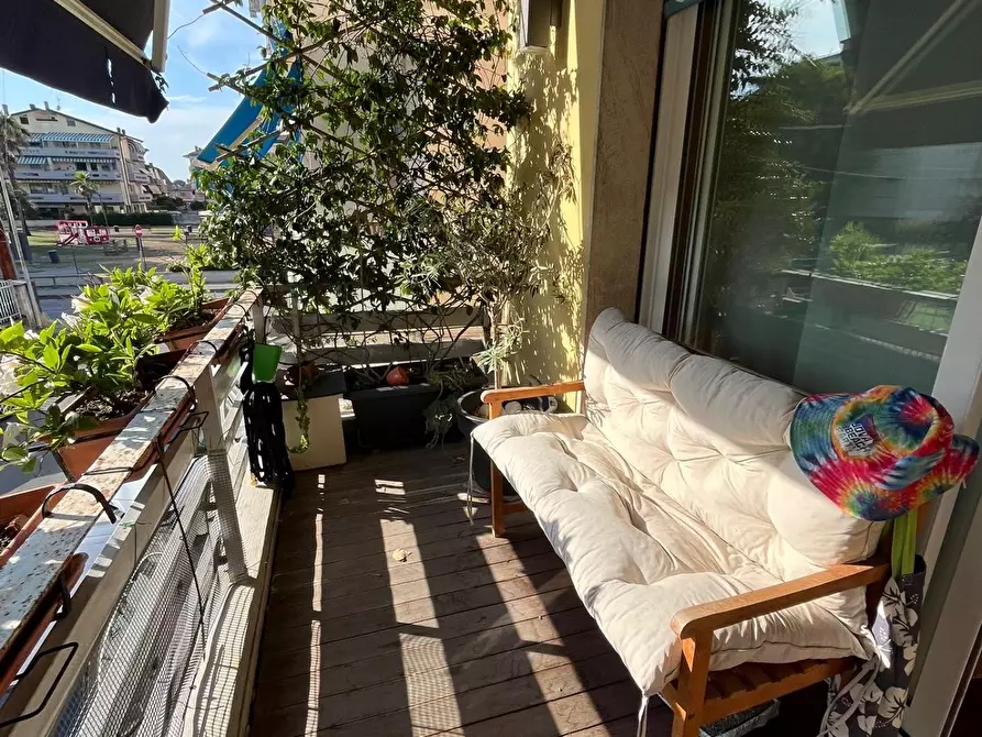 Immagine 2 di Appartamento in vendita  a Viareggio