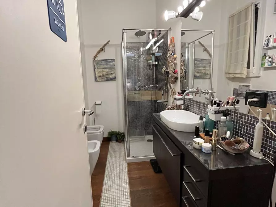 Immagine 10 di Appartamento in vendita  a Viareggio