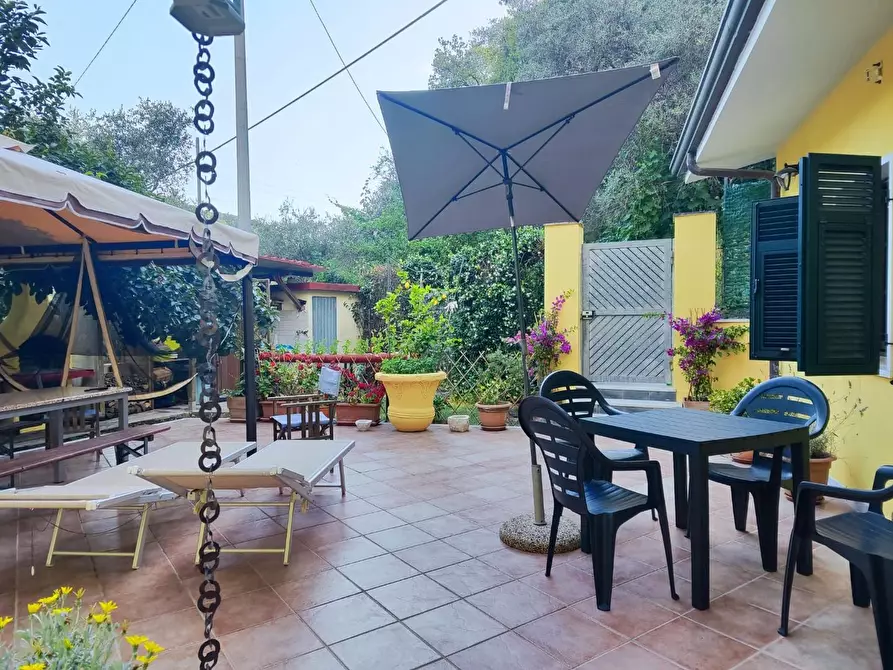 Immagine 4 di Casa bifamiliare in vendita  a Carrara