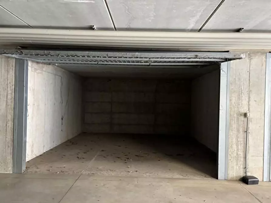 Immagine 1 di Garage in vendita  a Pozzuolo Martesana
