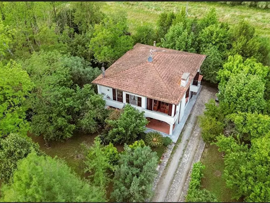 Immagine 1 di Villa in vendita  a San Giuliano Terme