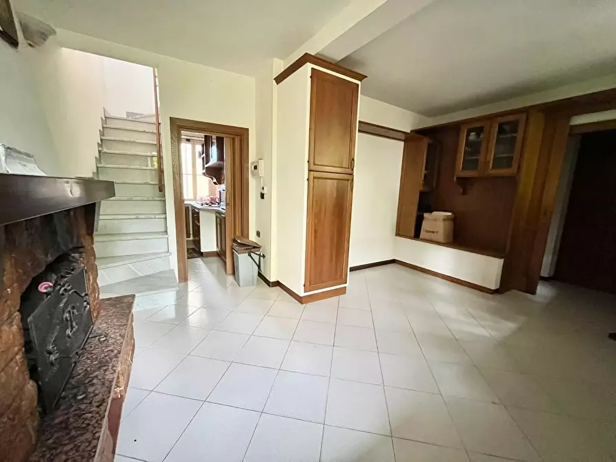 Immagine 2 di Terratetto in vendita  a Massa