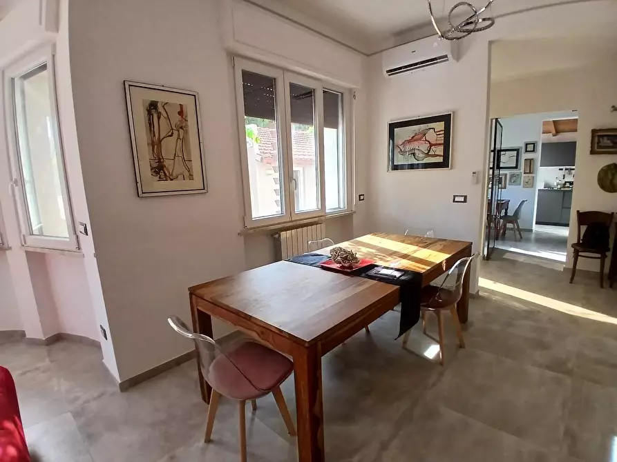 Immagine 11 di Villa in vendita  a Livorno