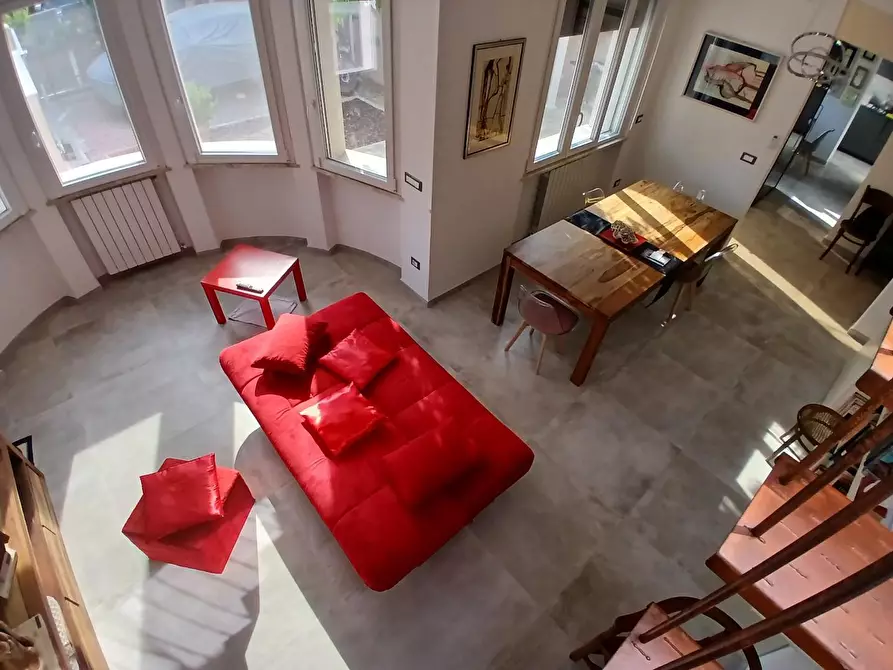 Immagine 17 di Villa in vendita  a Livorno