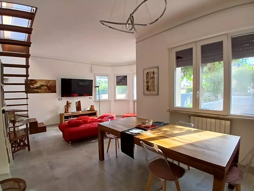 Immagine 13 di Villa in vendita  a Livorno