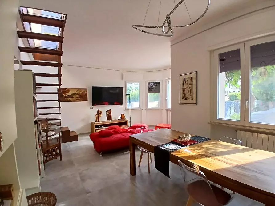 Immagine 12 di Villa in vendita  a Livorno