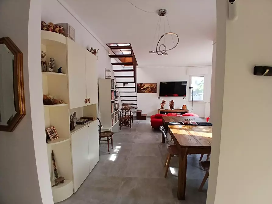 Immagine 15 di Villa in vendita  a Livorno