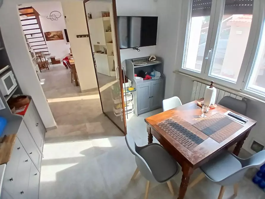 Immagine 22 di Villa in vendita  a Livorno