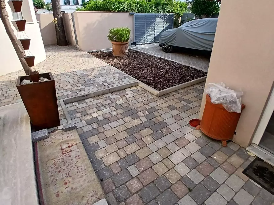 Immagine 40 di Villa in vendita  a Livorno