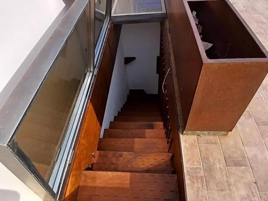 Immagine 38 di Villa in vendita  a Livorno