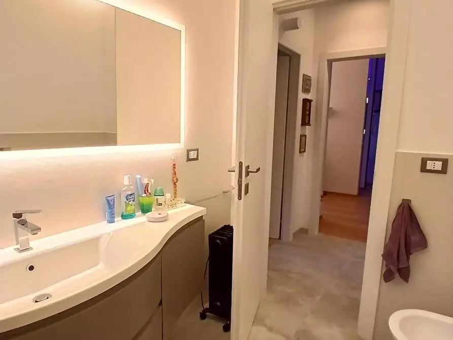 Immagine 36 di Villa in vendita  a Livorno