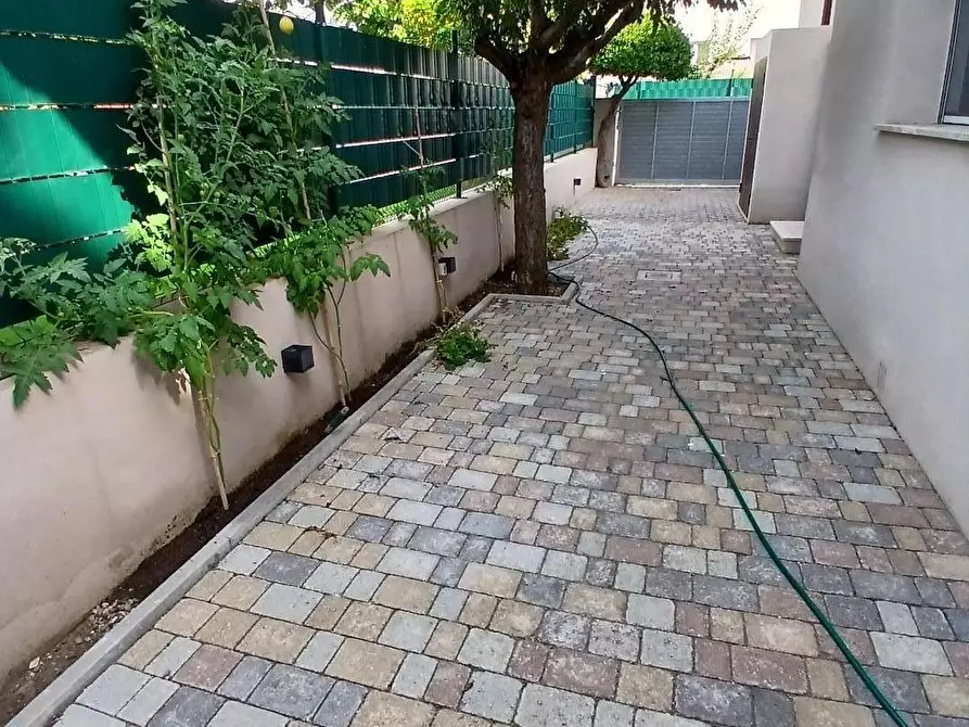 Immagine 43 di Villa in vendita  a Livorno