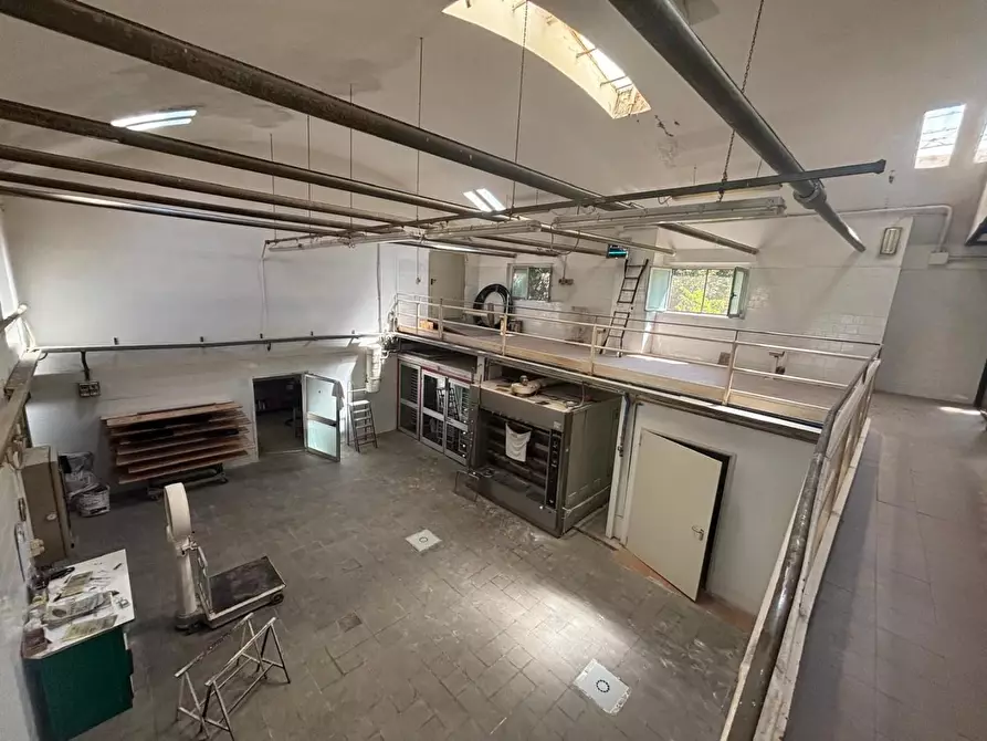 Immagine 2 di Attività artigianale in vendita  a Empoli