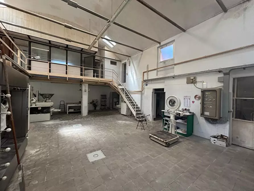 Immagine 5 di Attività artigianale in vendita  a Empoli