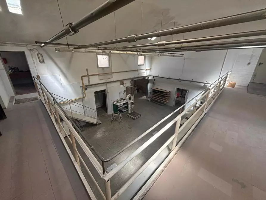 Immagine 3 di Attività artigianale in vendita  a Empoli