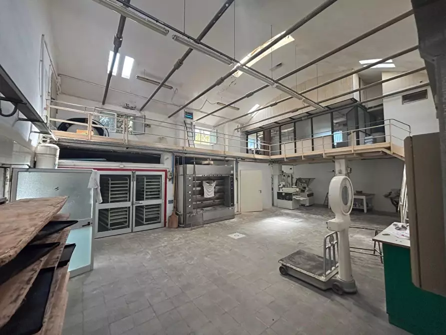 Immagine 8 di Attività artigianale in vendita  a Empoli