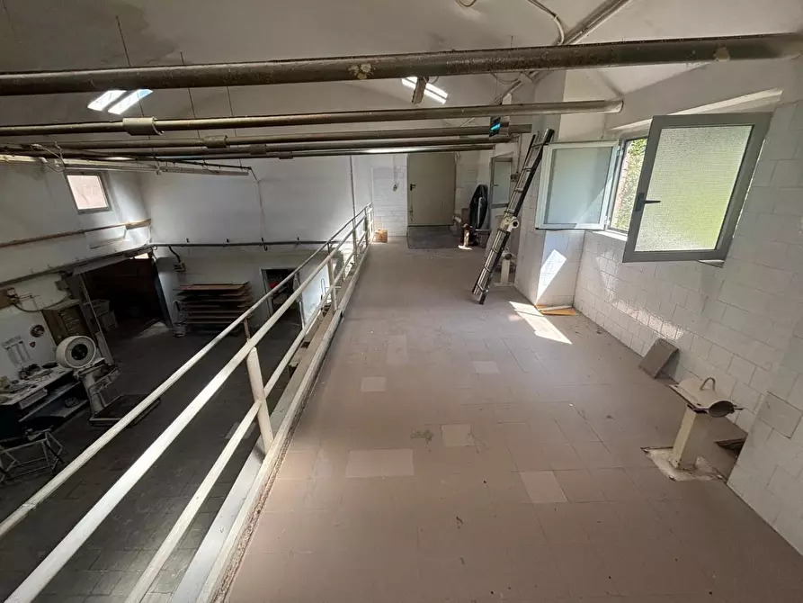 Immagine 4 di Attività artigianale in vendita  a Empoli