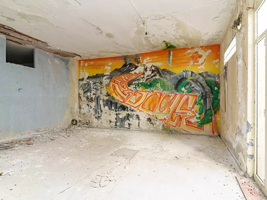 Immagine 14 di Capannone industriale in vendita  a Nicolosi