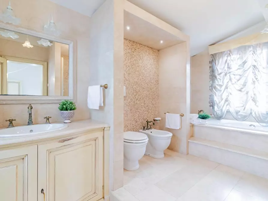 Immagine 22 di Appartamento in vendita  a Cascina