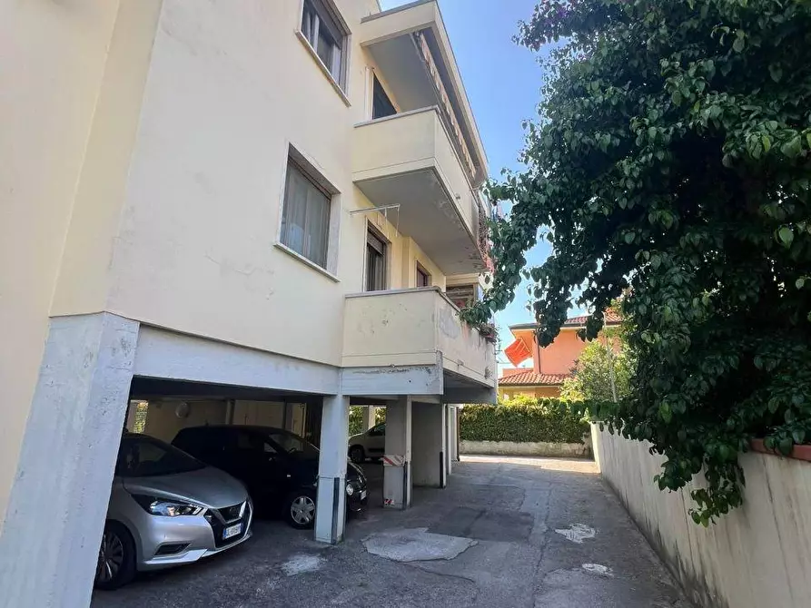 Immagine 9 di Appartamento in vendita  a Viareggio