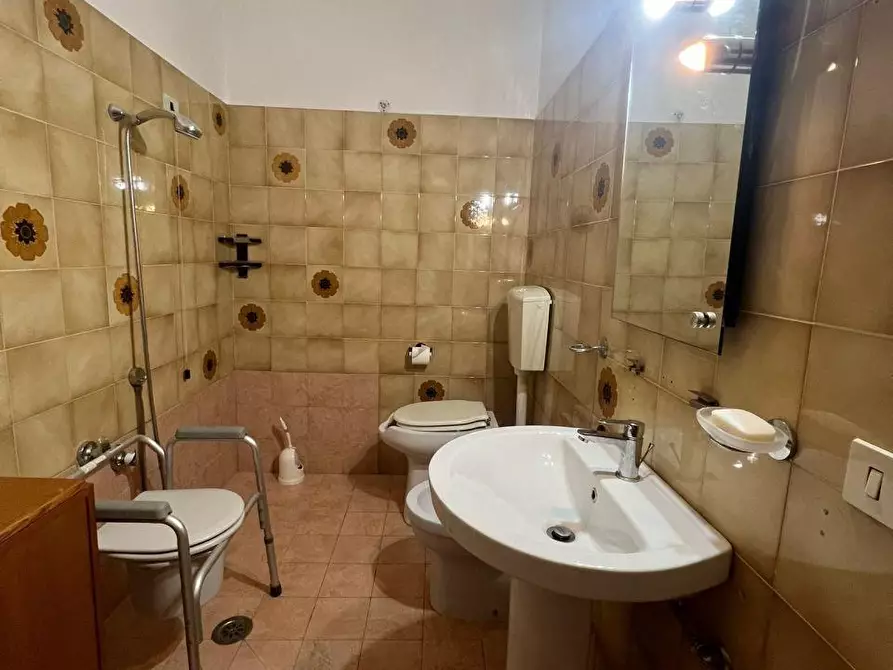 Immagine 3 di Appartamento in vendita  a Viareggio