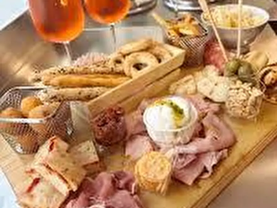 Immagine 16 di Bar / Ristorante in vendita  a Livorno