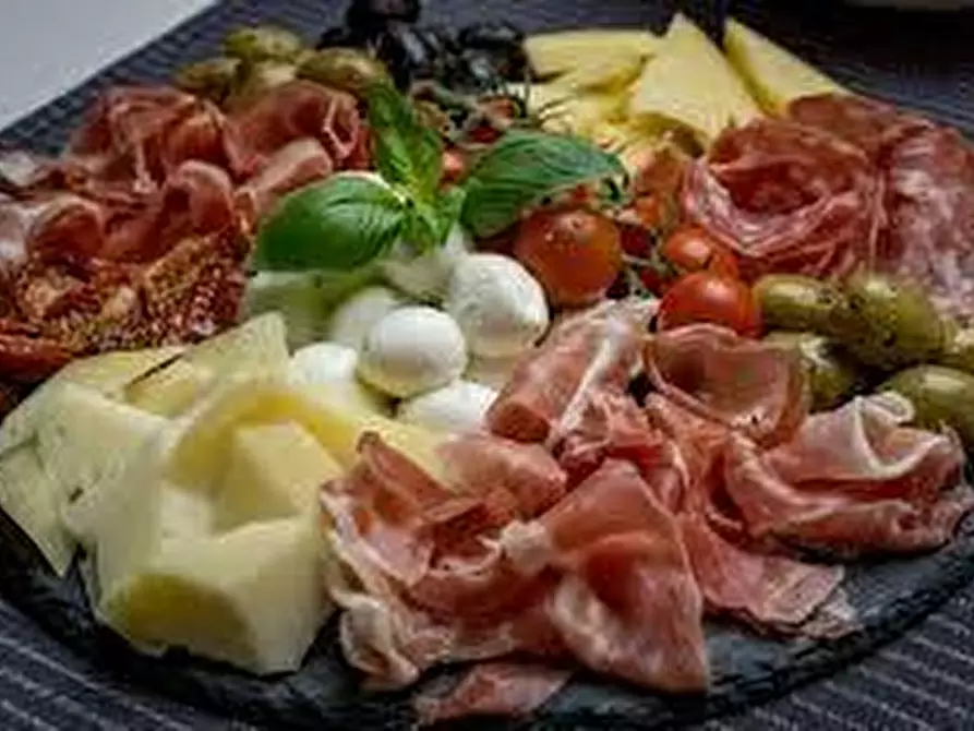 Immagine 9 di Bar / Ristorante in vendita  a Livorno