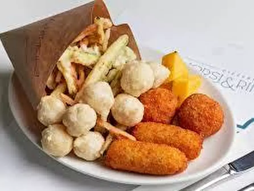 Immagine 5 di Bar / Ristorante in vendita  a Livorno