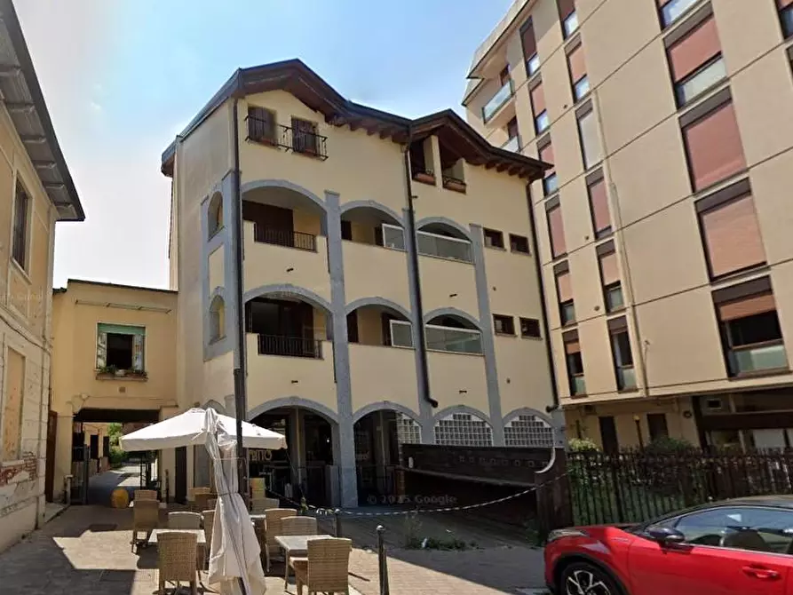 Immagine 2 di Negozio in vendita  a Lissone