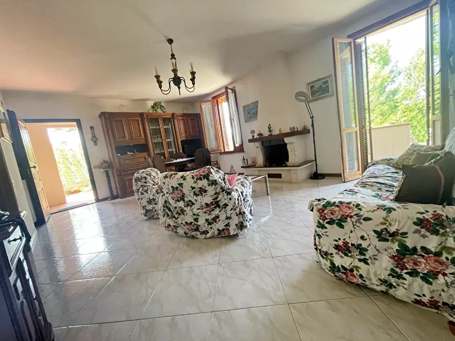 Immagine 1 di Casa quadrifamiliare in vendita  a Poggibonsi