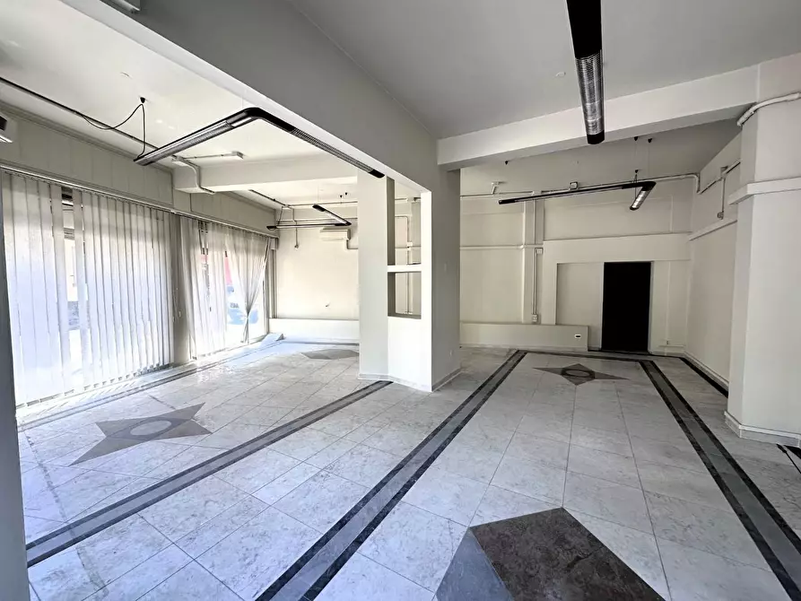 Immagine 1 di Locale commerciale in vendita  a Empoli
