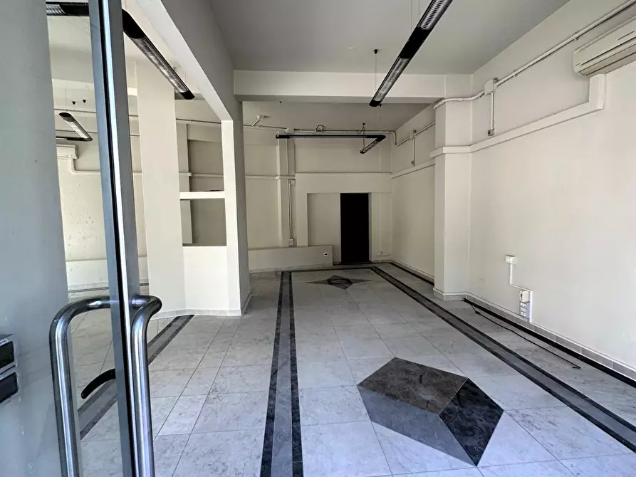 Immagine 3 di Locale commerciale in vendita  a Empoli