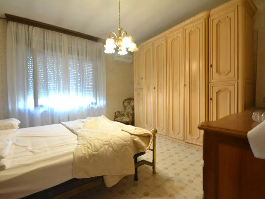 Immagine 12 di Villa in vendita  a Lucca