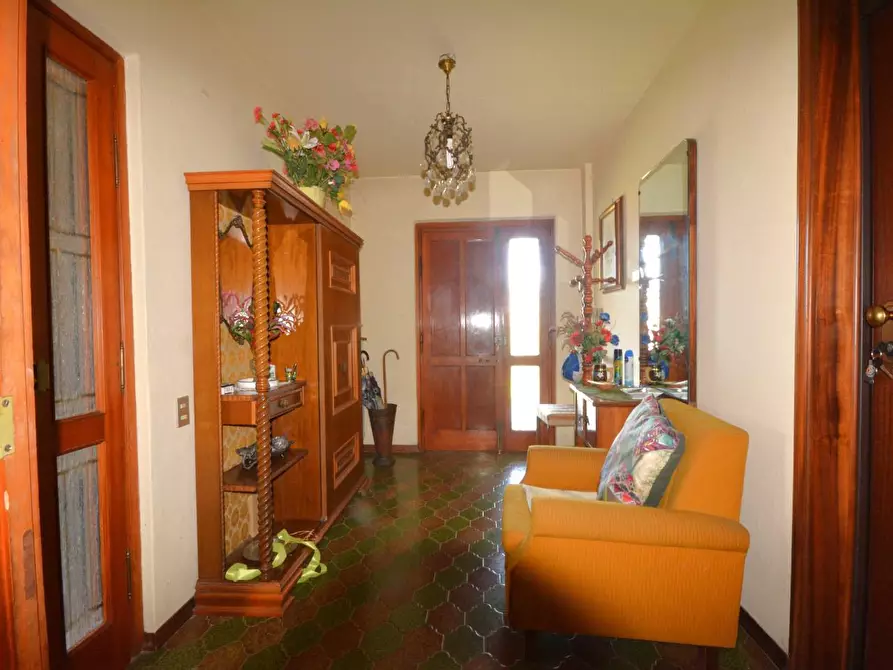Immagine 18 di Villa in vendita  a Lucca