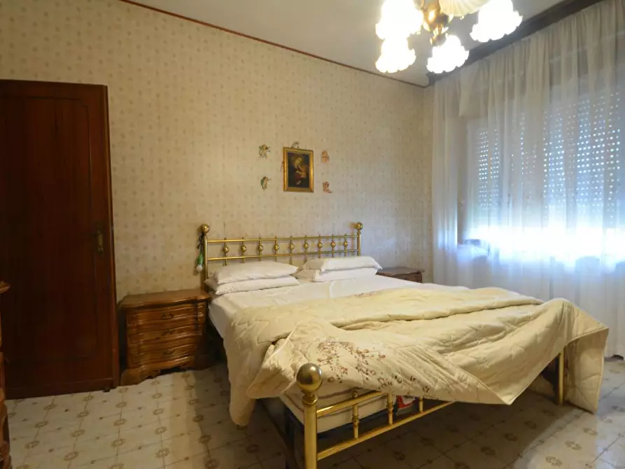 Immagine 13 di Villa in vendita  a Lucca