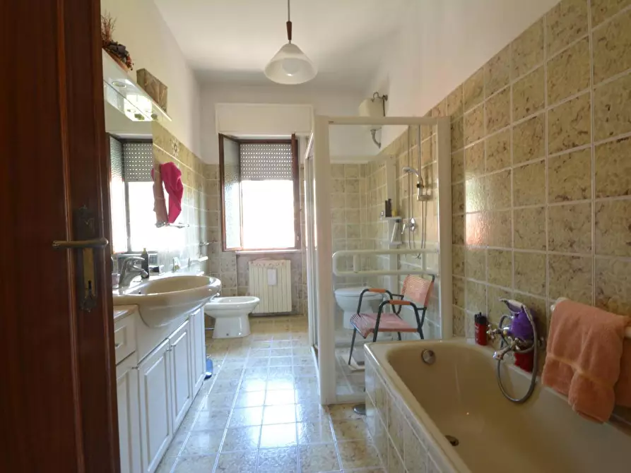 Immagine 24 di Villa in vendita  a Lucca