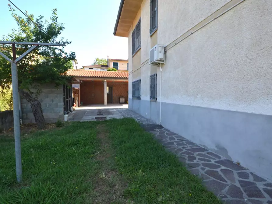 Immagine 35 di Villa in vendita  a Lucca