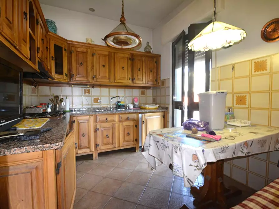 Immagine 7 di Villa in vendita  a Lucca