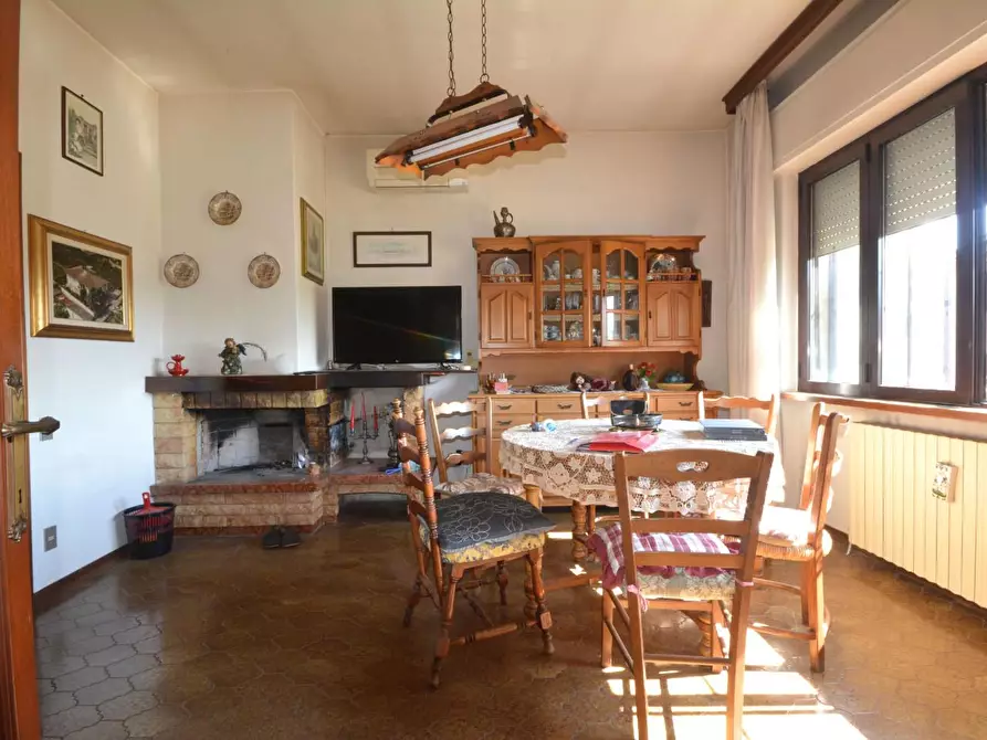 Immagine 5 di Villa in vendita  a Lucca