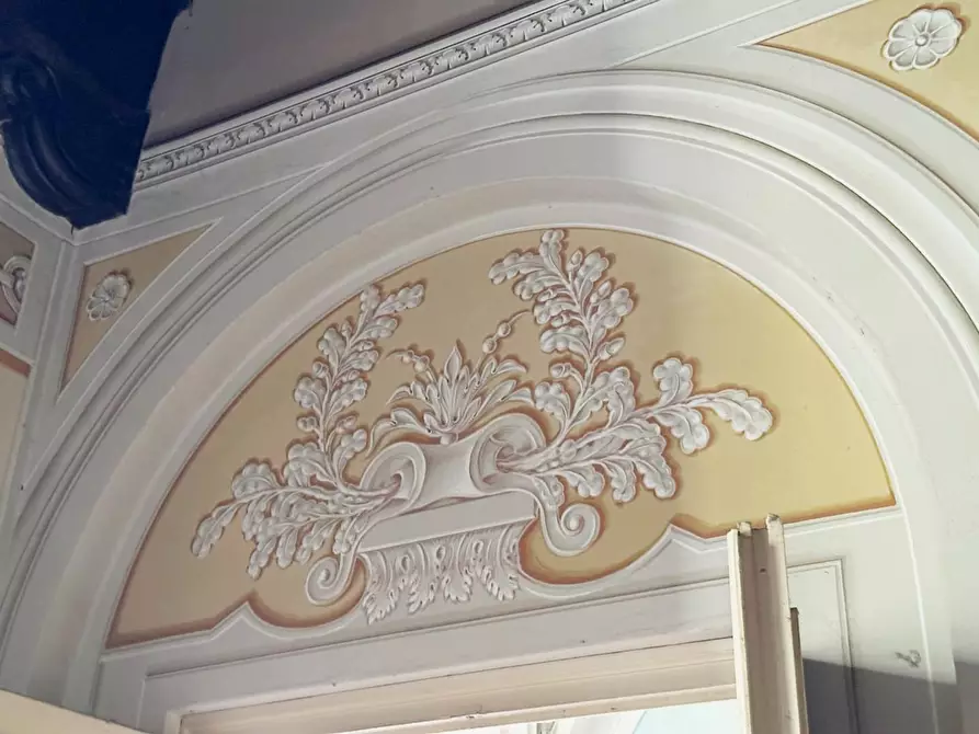 Immagine 20 di Appartamento in vendita  a Lucca