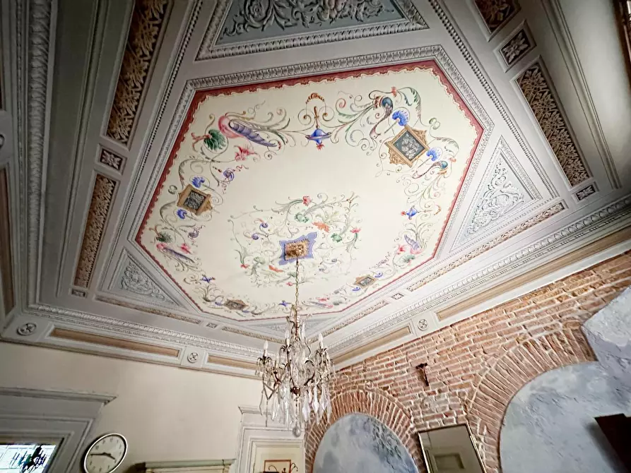 Immagine 13 di Appartamento in vendita  a Lucca